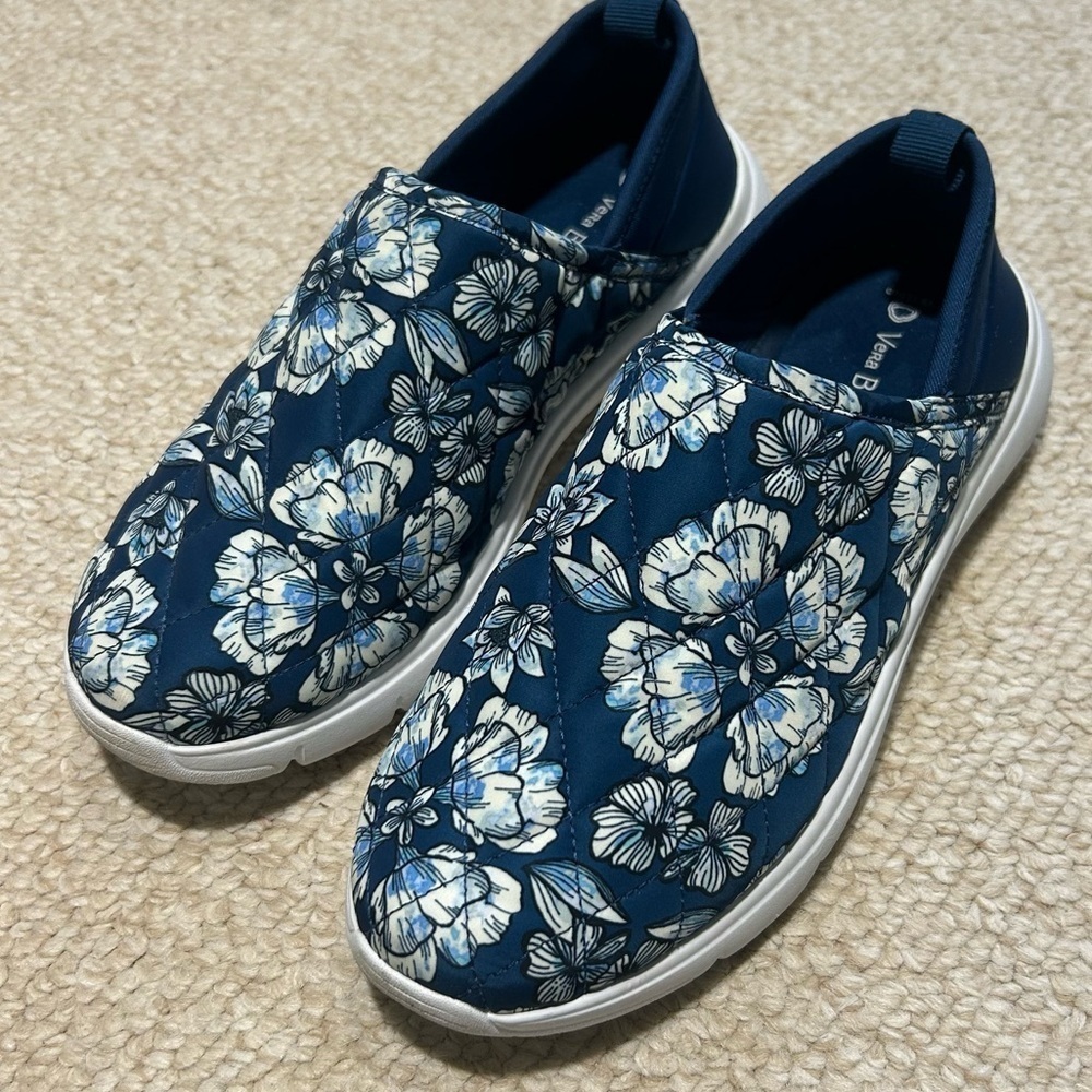 VB CLOUD by VERA BRADLEY-Convertible Slip-On Shoe Dive Floral Medallion Size 7